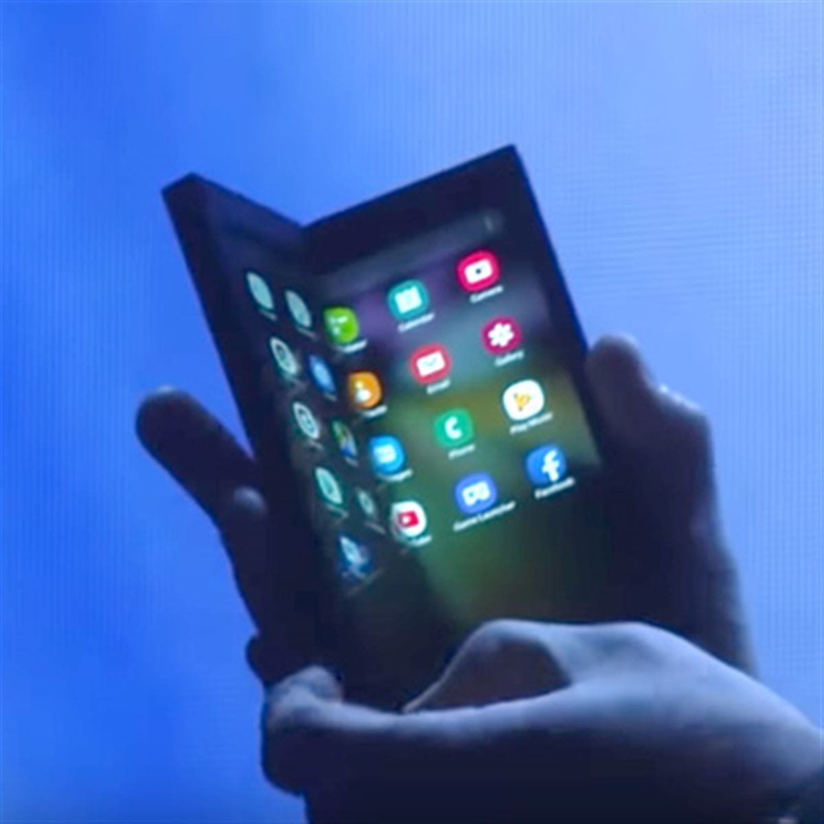 サムスン、Infinity Flex Display採用の「折りたたみ式スマートフォン 