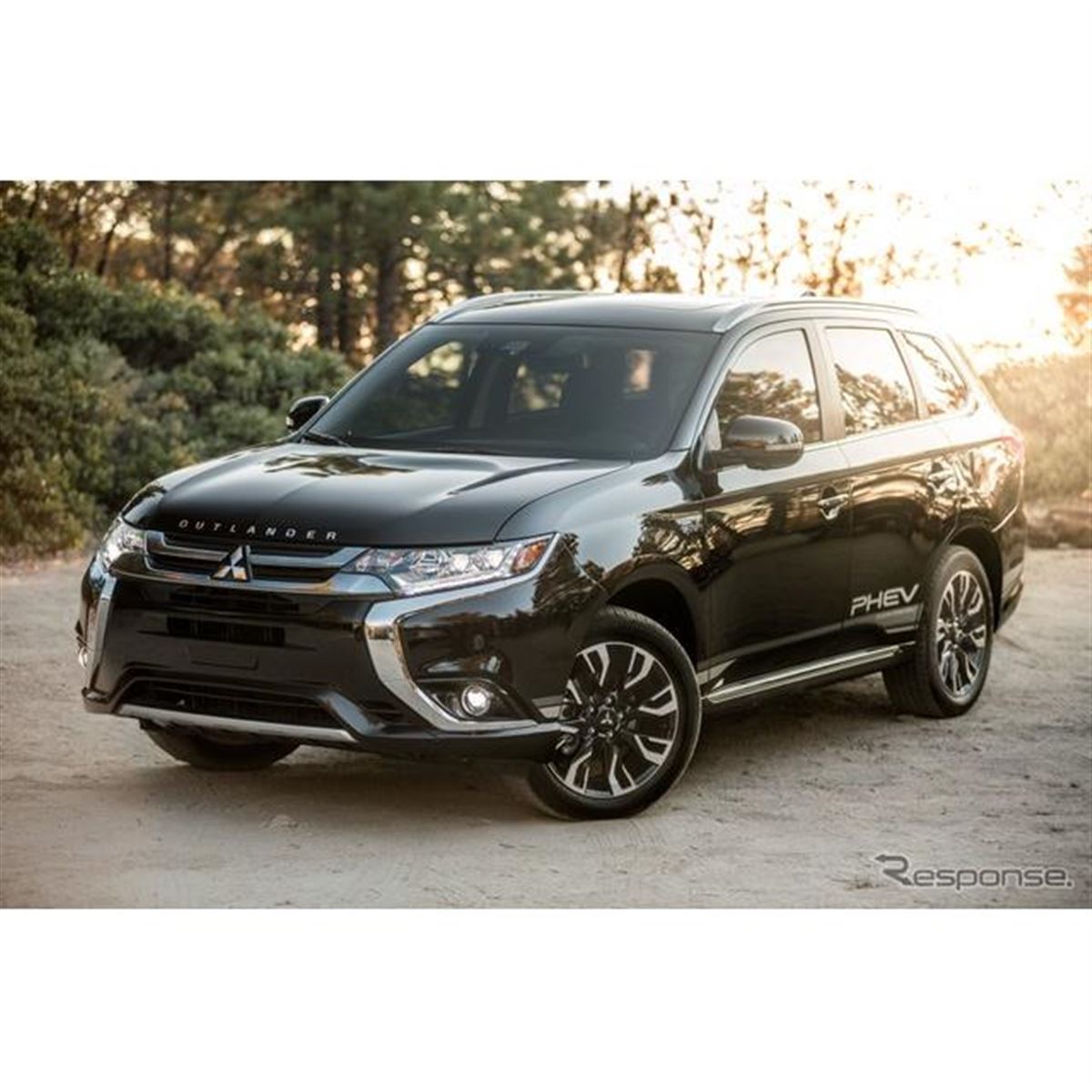 三菱 アウトランダー PHEV、2019グリーンSUVのファイナリストに…最終