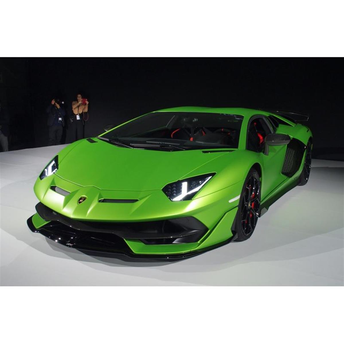 ランボルギーニが「アヴェンタドールSVJ」を日本初披露 - 価格.com