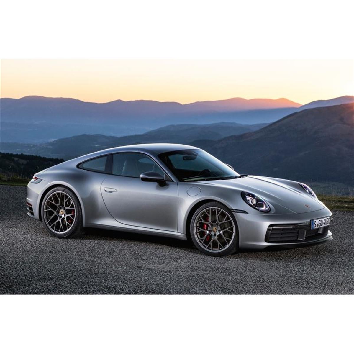 LAショー2018】ポルシェが8代目となる新型「911」を世界初公開 - 価格.com