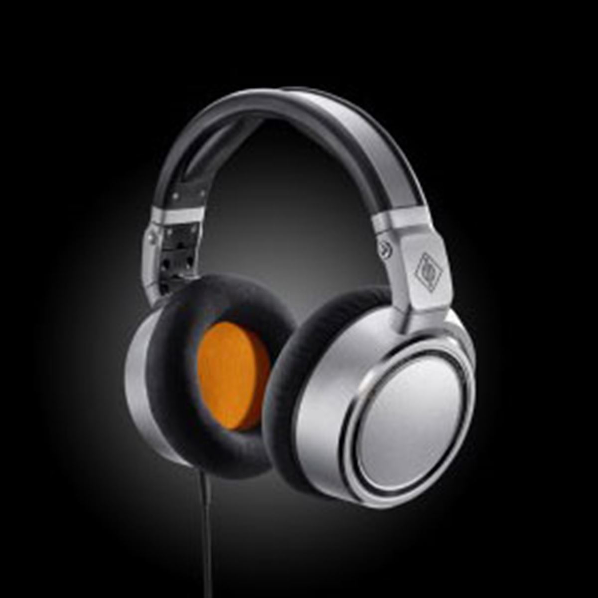 Neumann、遮音性の高い密閉型のヘッドホン「NDH 20」 - 価格.com
