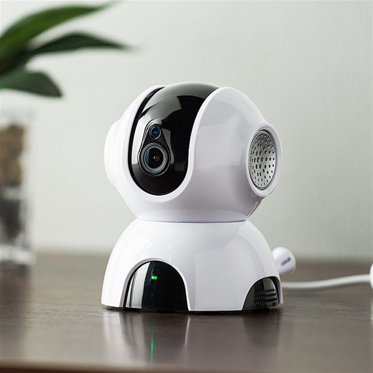 サンワ、5型モニターと遠隔操作できるカメラがセットになった見守り