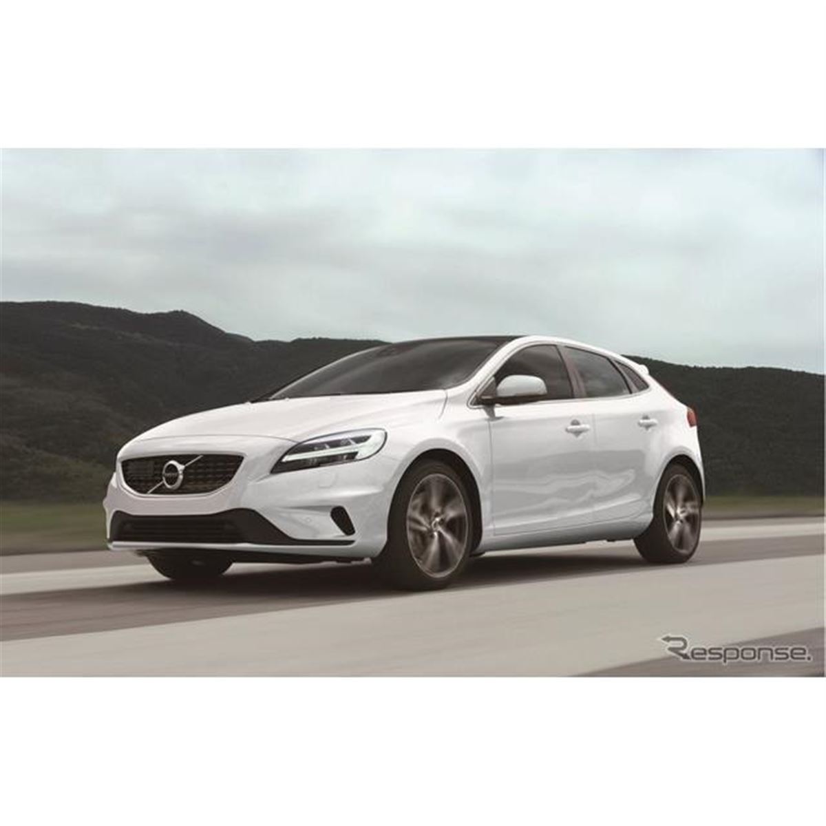 純正ボルボV40 T5左右セット（2015年モデル、工場出荷時取り外し品） ボルボ V40 T5 R-デザイン に「ファイナルエディション」、50台限定
