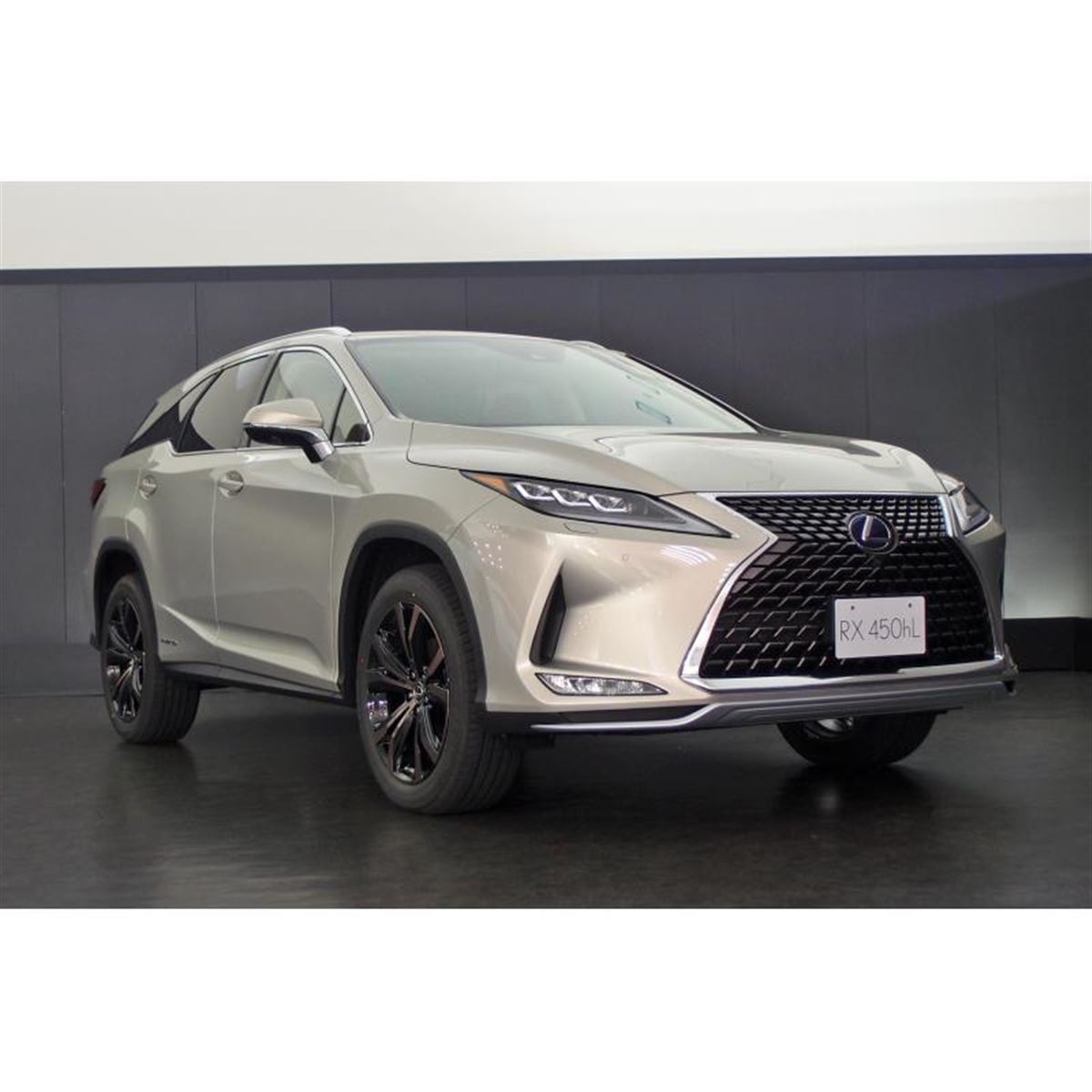 ミドルサイズSUV「レクサスRX」がマイナーチェンジ - 価格.com