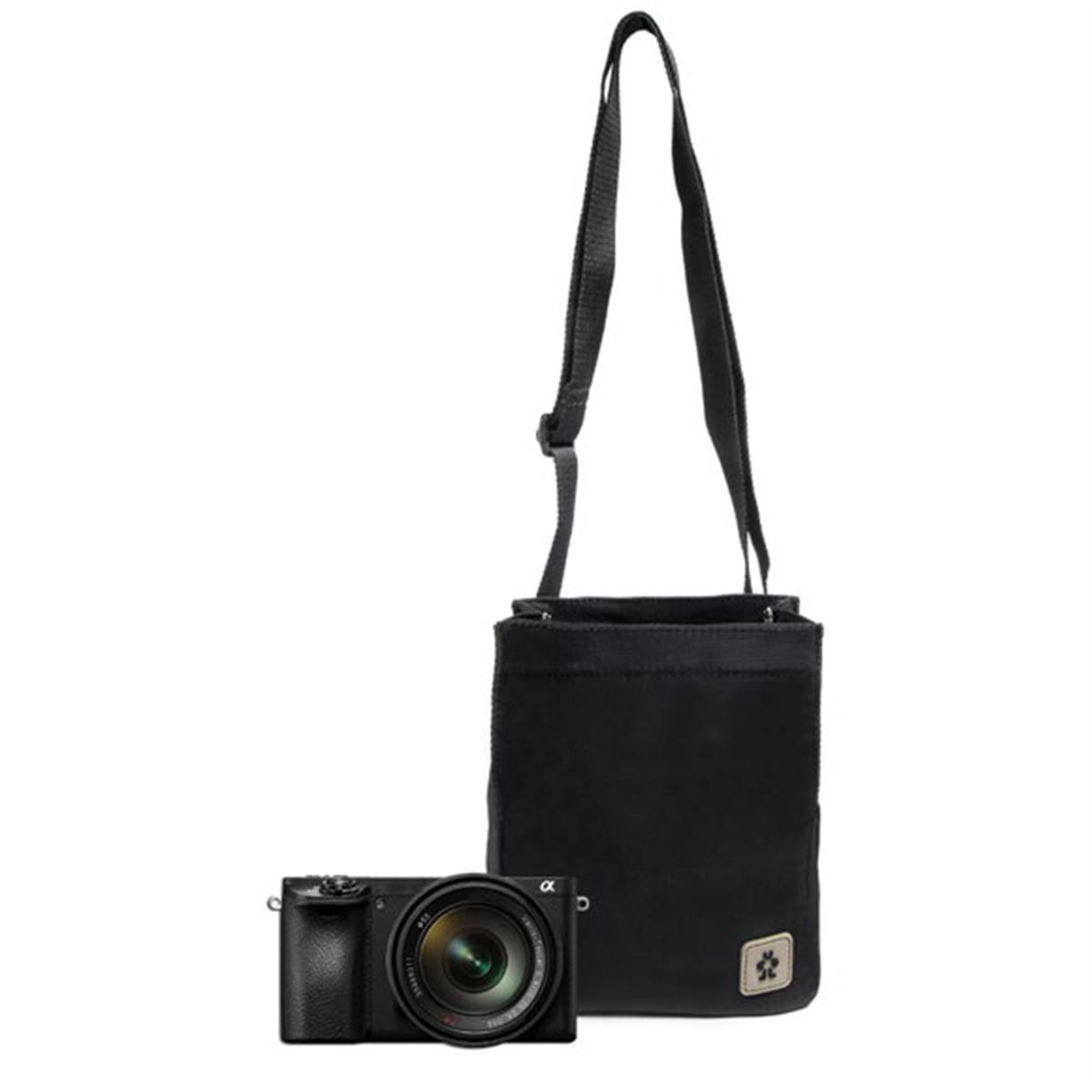 Crumpler、軽量カメラポーチ「TripleA Camera SanapBag」 - 価格.com