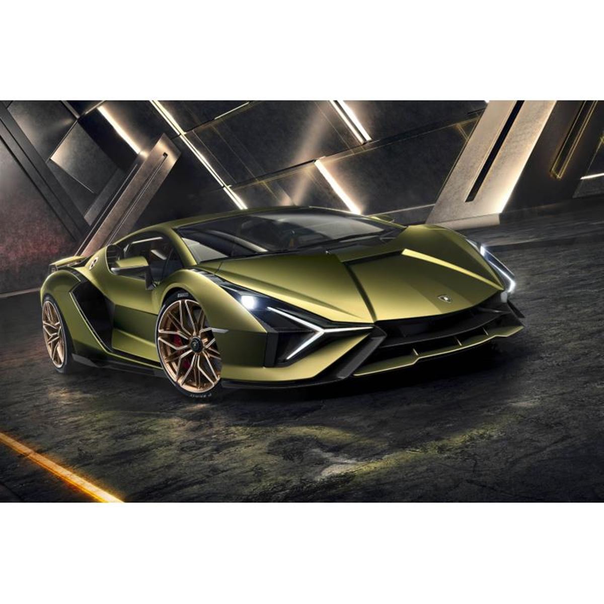 ランボルギーニ初のV12ハイブリッド「シアン」登場 最高出力は