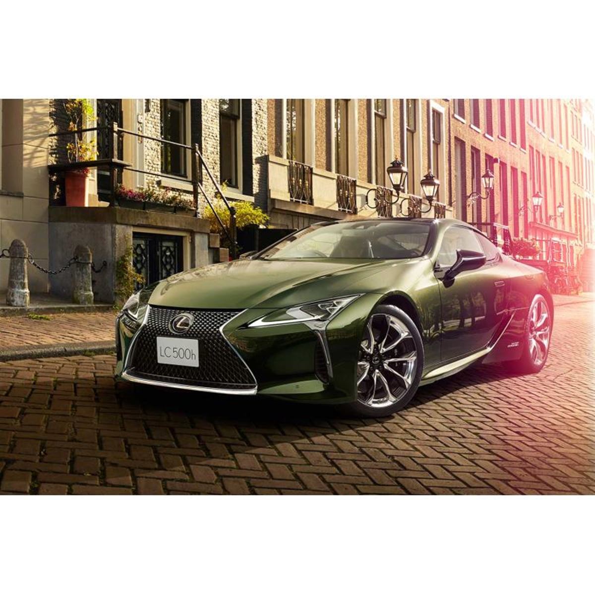 レクサスLC」と「レクサスIS」にこだわりの素材を生かした内外装の特別