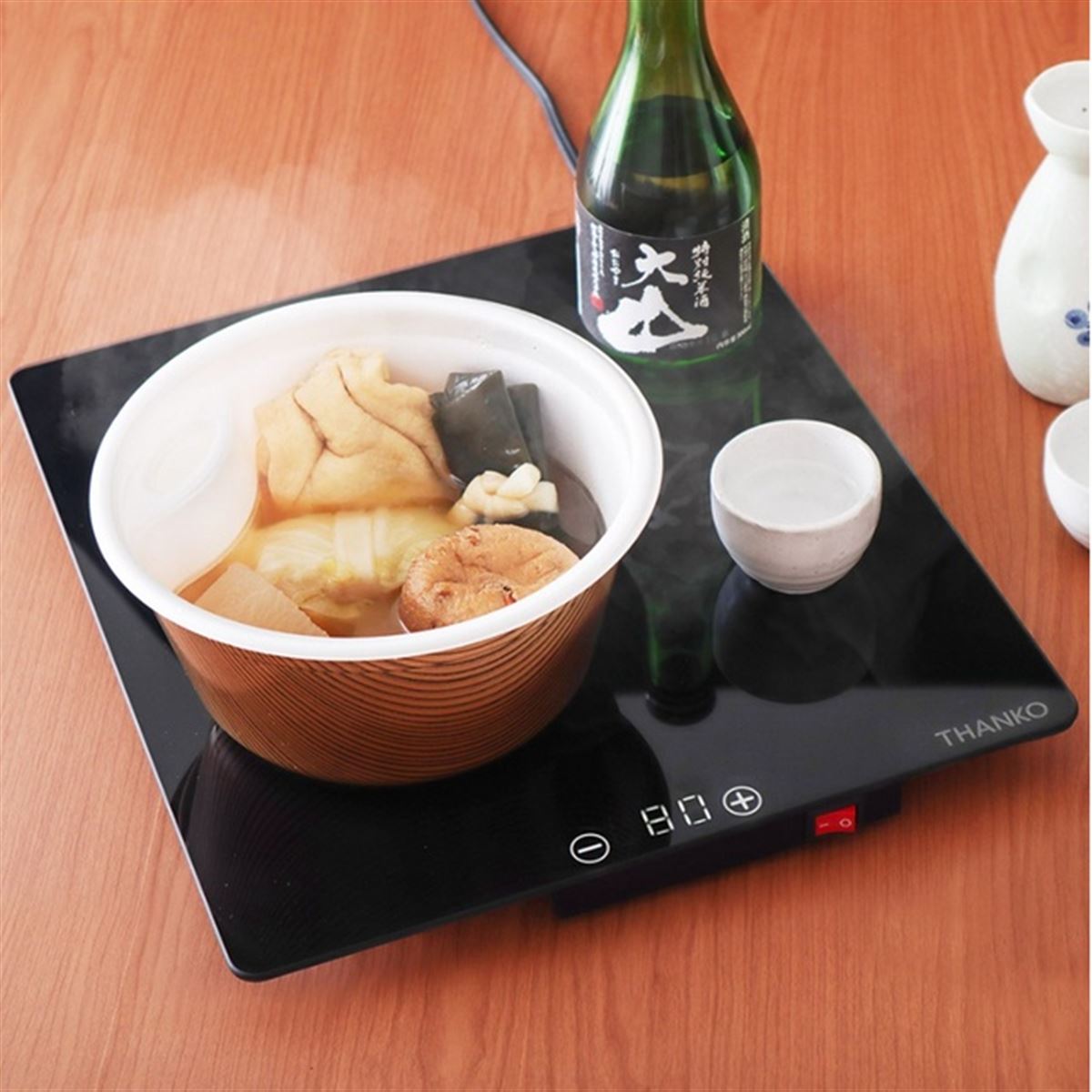 おでんや弁当を、最後までアツアツで食べられるガラス製保温