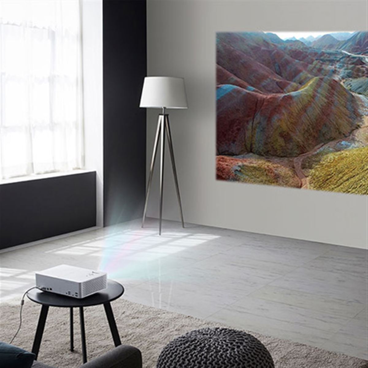 LG、独自技術「4ch LED」採用の4K LEDプロジェクター「HU70LS