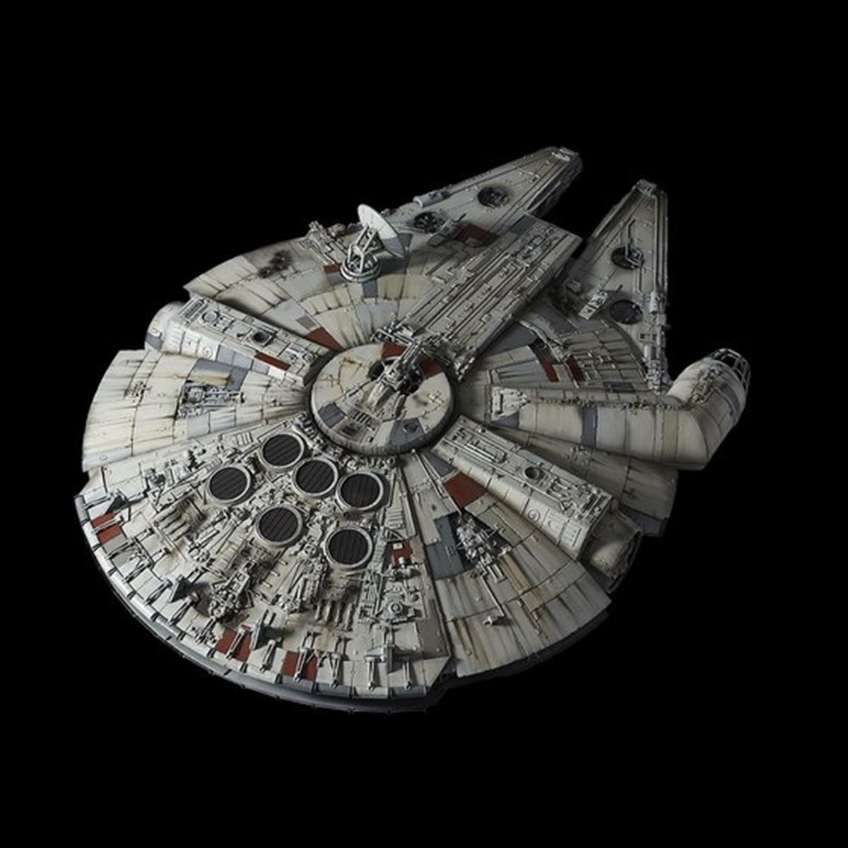Perfect Grade 1/72 ミレニアム・ファルコン プラモデル 44,000円、プラモ「PERFECT GRADE 1/72 ミレニアム・ファルコン