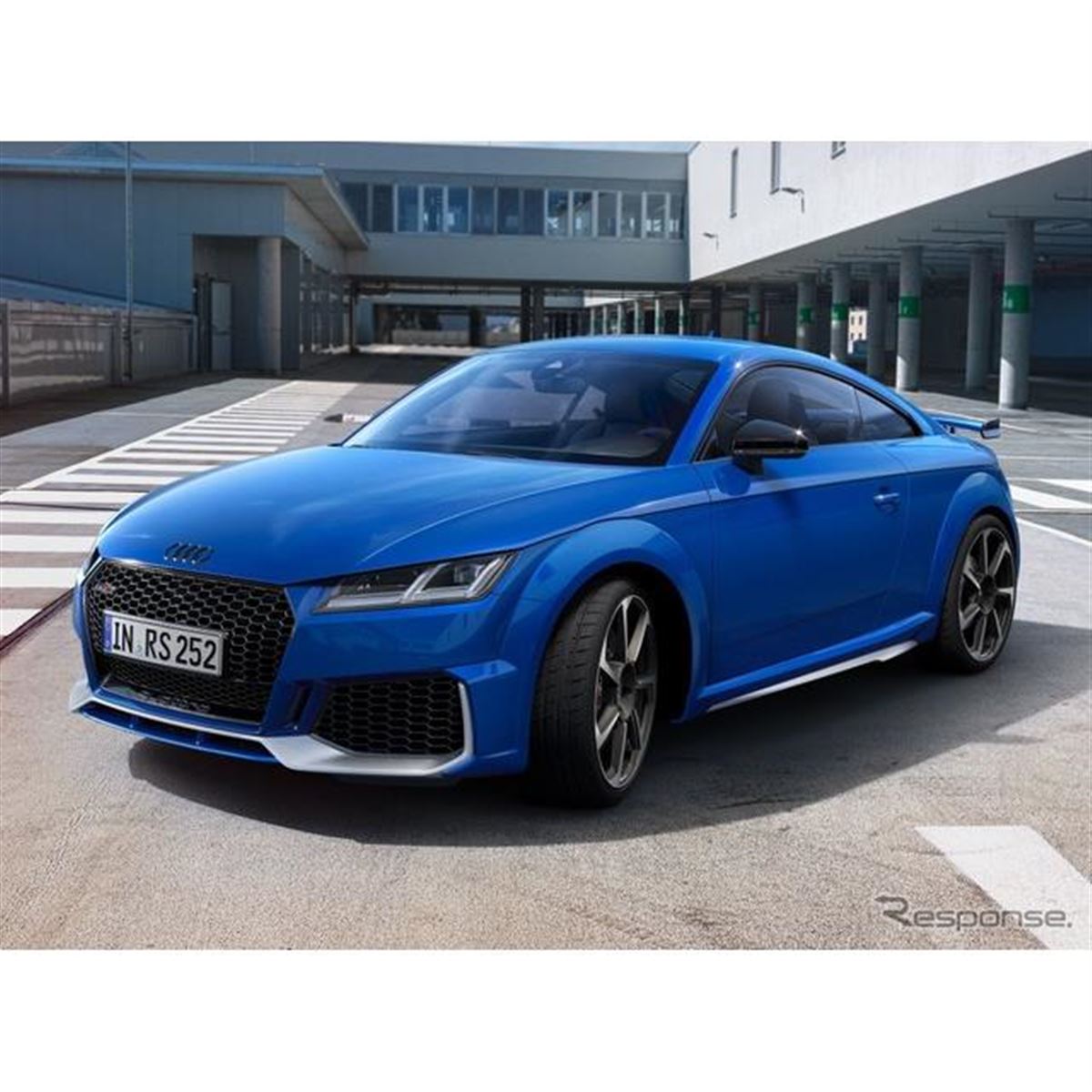 アウディの高性能モデル「RS」、25周年記念車を欧州発表 - 価格.com