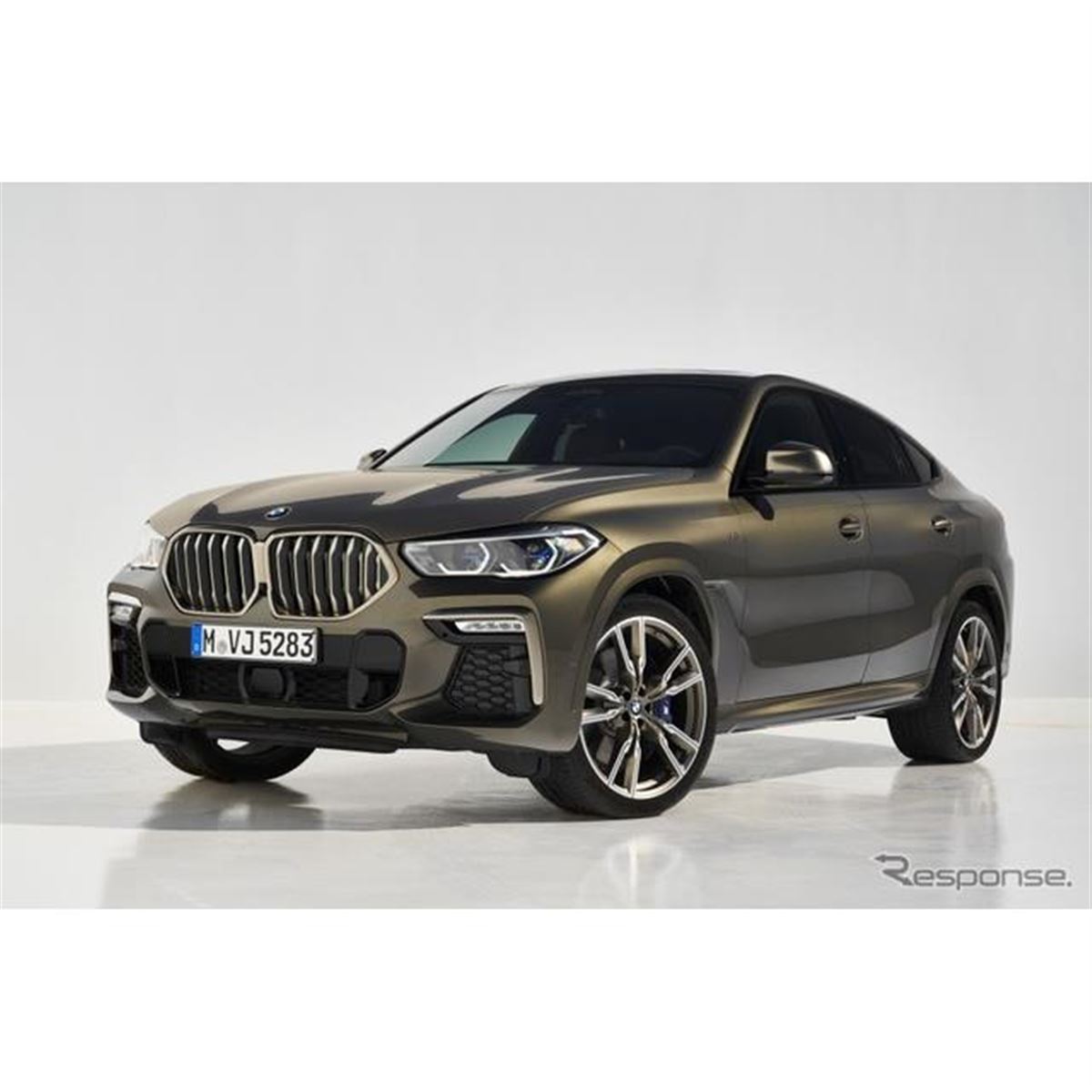 BMW X6 新型】ライトアップ付キドニーグリルなど、最新デザイン採用