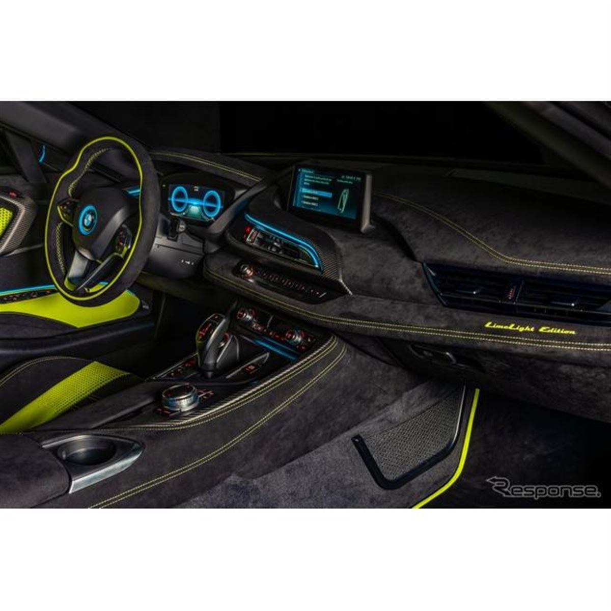 BMW i8 の蛍光イエロー仕様、アルカンターラが特注内装を開発