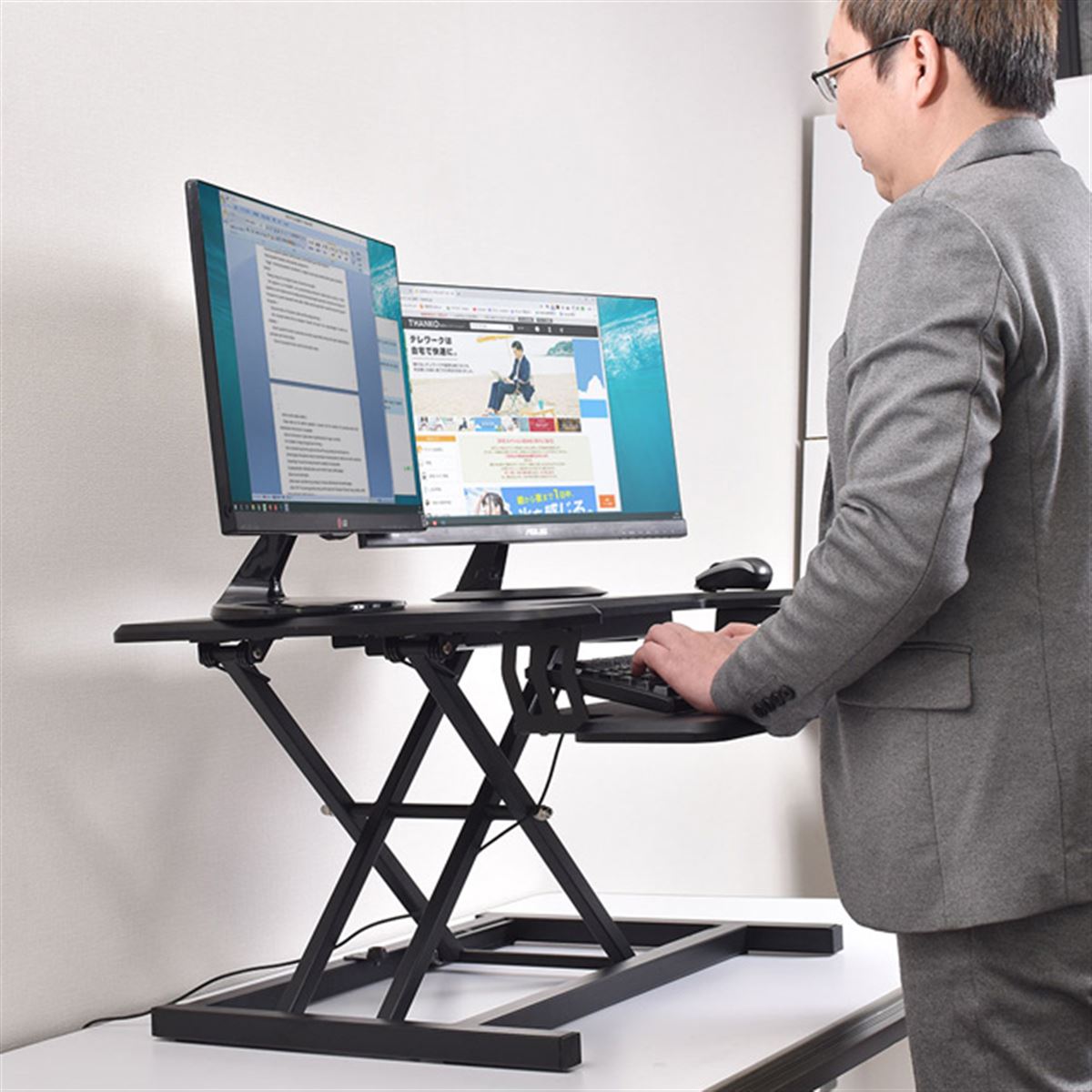 机上に高さ125～420mmをプラスする「置くだけスタンディングデスク