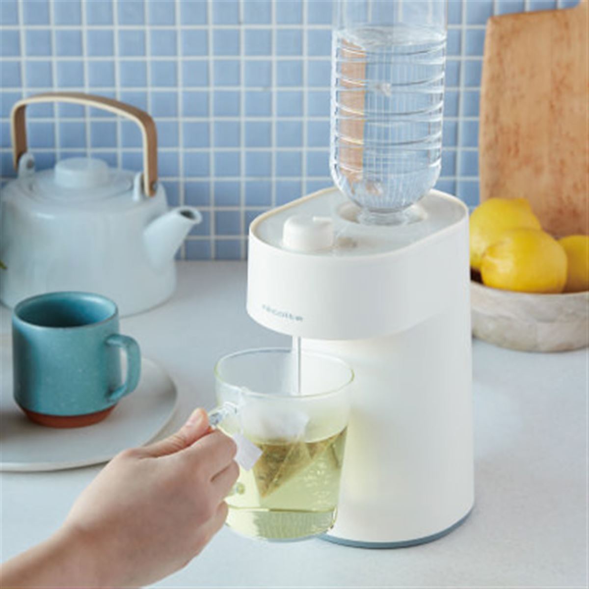 ペットボトルの水を2秒でお湯”にできる「ホットウォーターサーバー