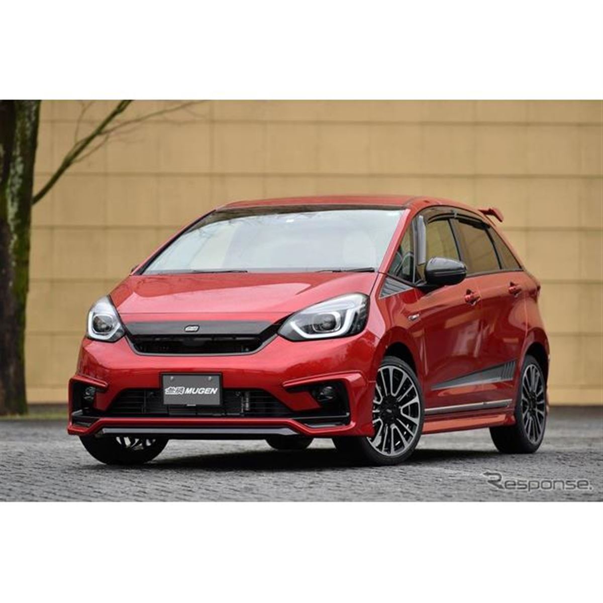 無限 ムゲン スポーツマット (ブラック×レッド)　フィット　GK3/GK4/GK5/GK6　L13B/L15B　13/9～ (08P15-XMK-K0S0-RD | MUGEN (無限) スポーツマットブラック×レッド ホンダ