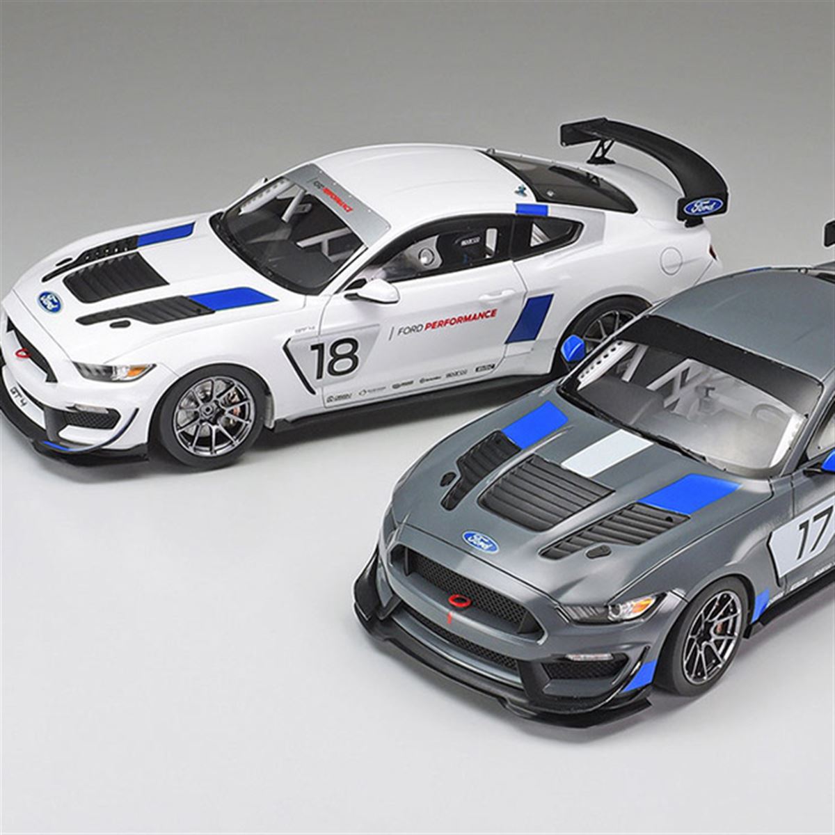 マスタングGT4」1/24模型、「＃18」と「＃17」のカラー選択式 - 価格.com