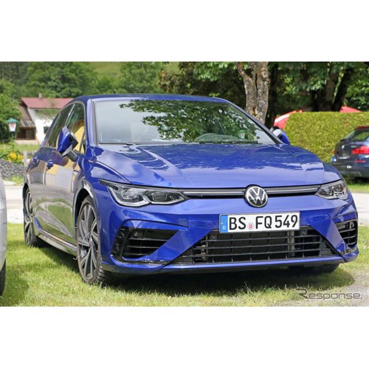 ついに「Rブルー」で出現…VW ゴルフR 新型、内外装ほぼ全て見えた