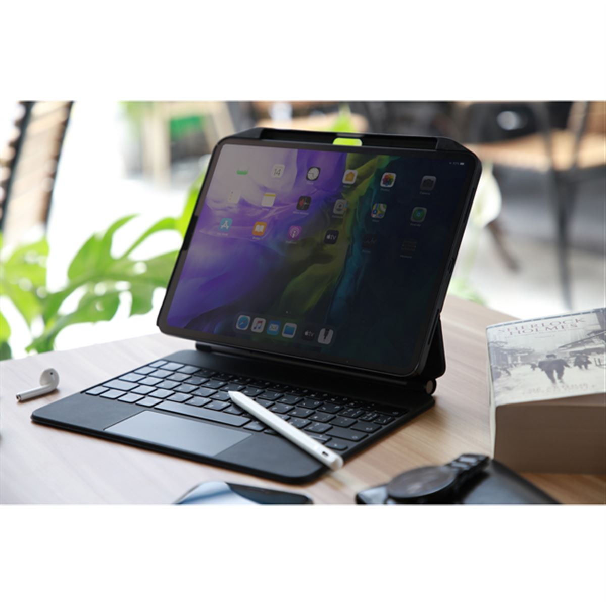 SwitchEasy、別売り「Smart Keyboard Folio」を重ねて装着できるiPad