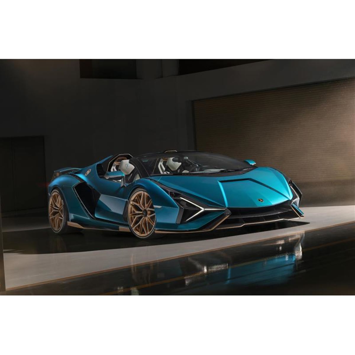 ランボルギーニのV12ハイブリッドオープンモデル「シアン ロードスター
