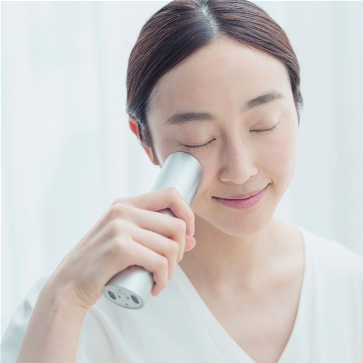I-ne、「SALONIA」初のイオン導入美顔器「SMART MOISTURE DEVICE