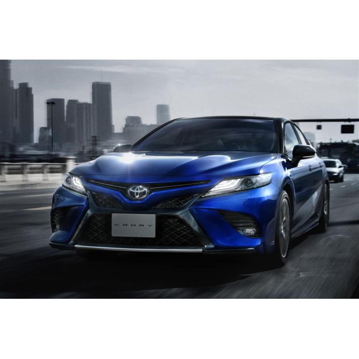 トヨタが「カムリ」を一部改良 デビュー40周年記念の特別仕様車も設定