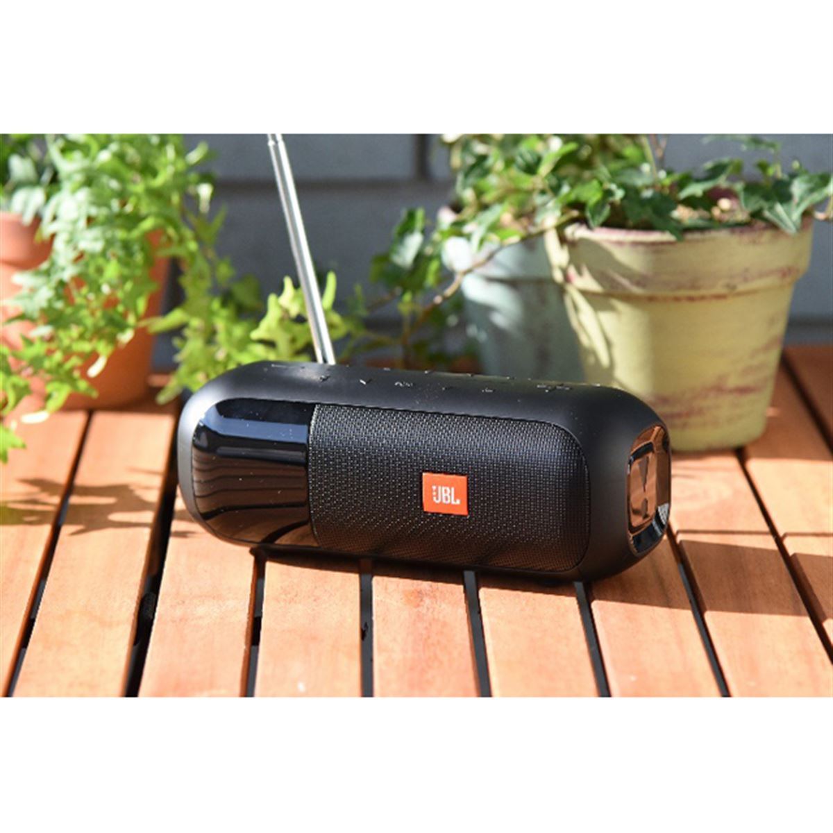JBL、ワイドFM対応のポータブルBluetoothスピーカー 「JBL