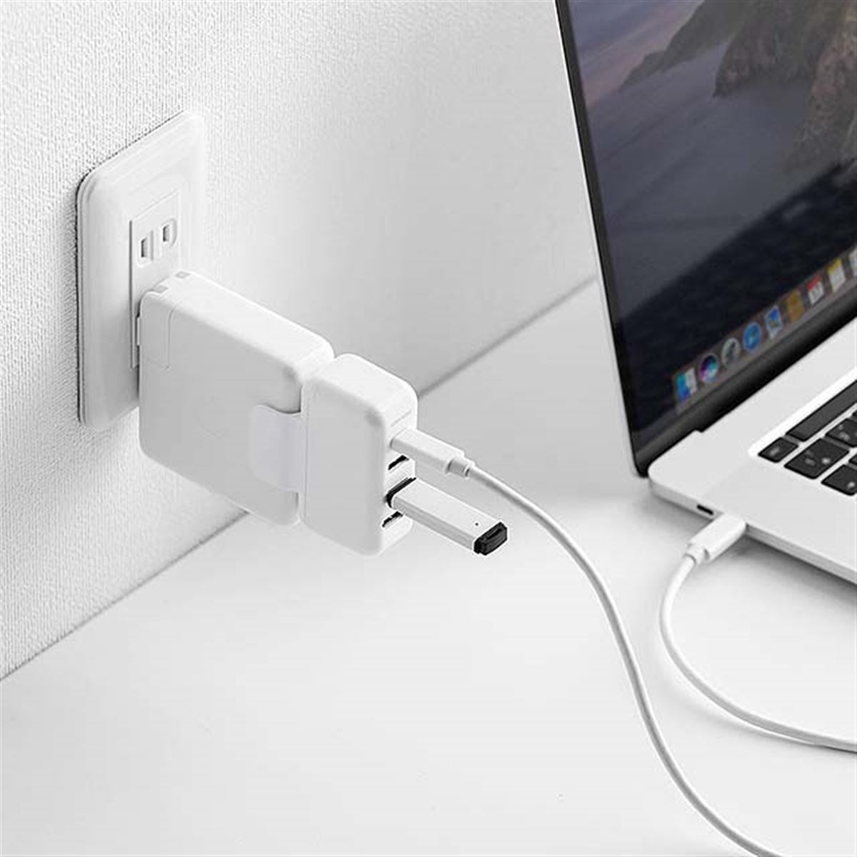 【本体】MacBook Pro 2019 13.3インチ + typeC拡張ハブ Amazon | MacBook Pro Air 2018 2019 2020対応 USB マルチハブ Type-C