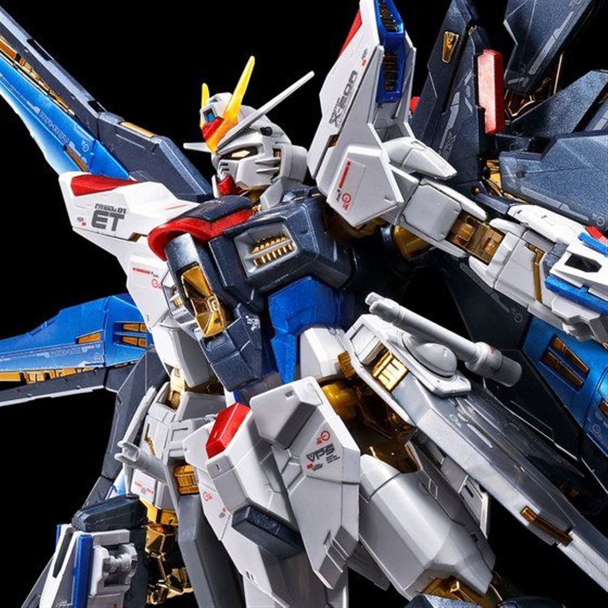 チタニウムフィニッシュの特別仕様ガンプラ「ストライクフリーダムガンダム」 - 価格.com