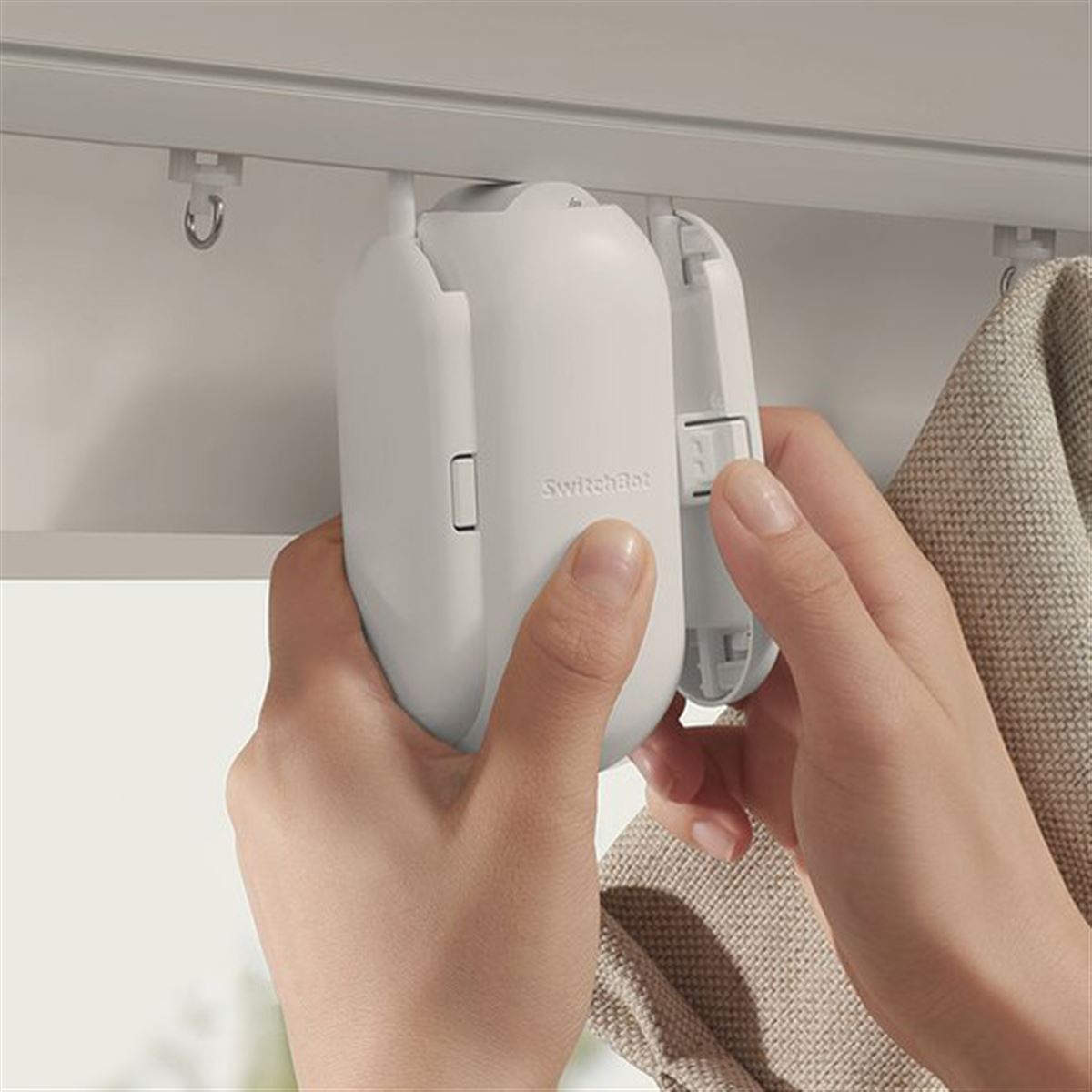 手持ちのカーテンに自動開閉機能を追加する「SwitchBotカーテン