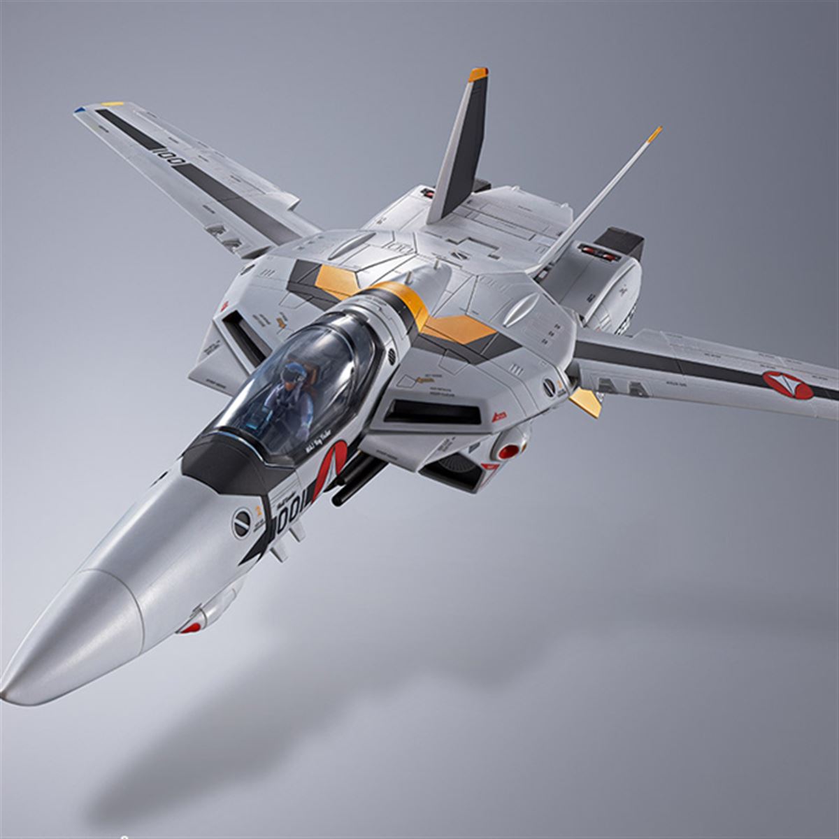 バンダイ、ロイ・フォッカー付属の「DX超合金 初回限定版VF-1S