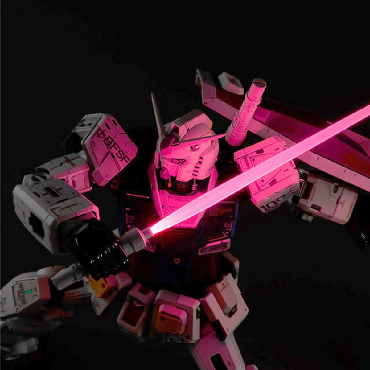 究極のガンプラ”「PG UNLEASHED RX-78-2」発売日決定、光る
