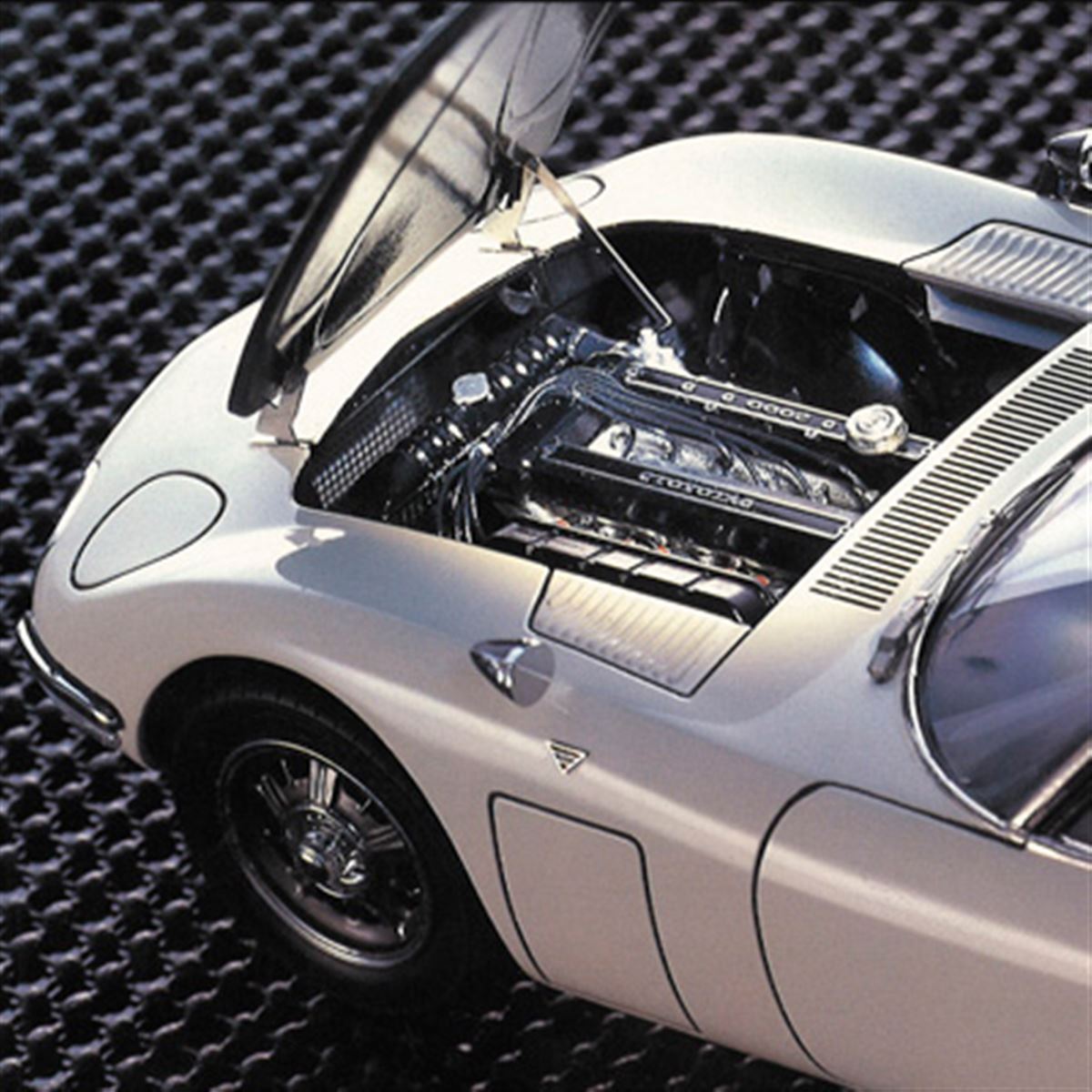 ハセガワ、“エンジンを精密に再現”した「トヨタ 2000GT」1/24