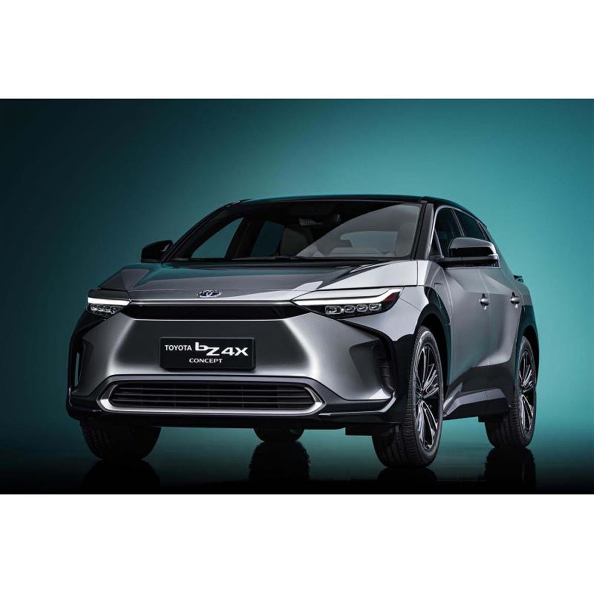 トヨタが新たなコンセプトEV「bZ4X」を初公開 スバルとの共同開発