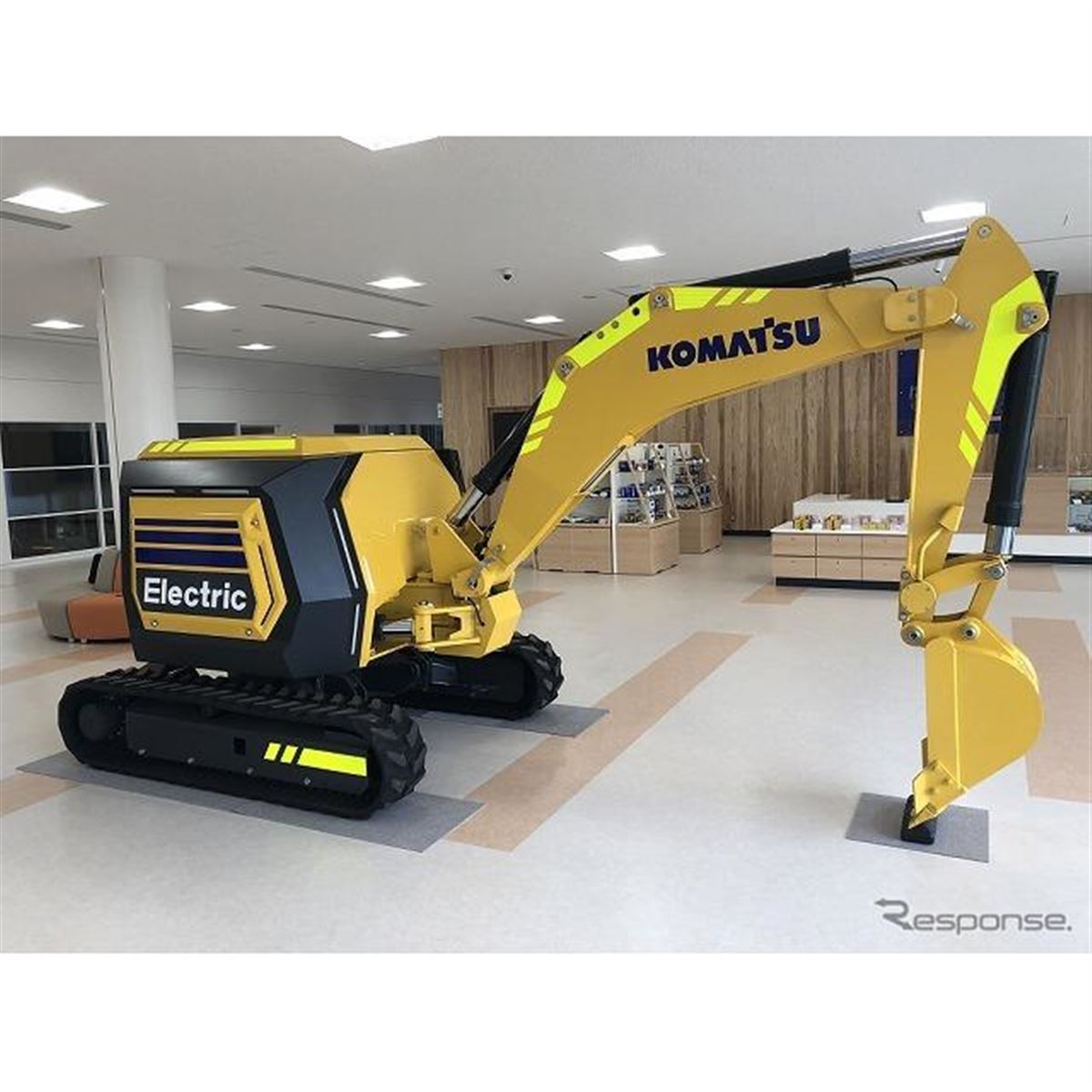 コマツ、フル電動オペレーター非搭乗式ミニショベルのコンセプトを開発