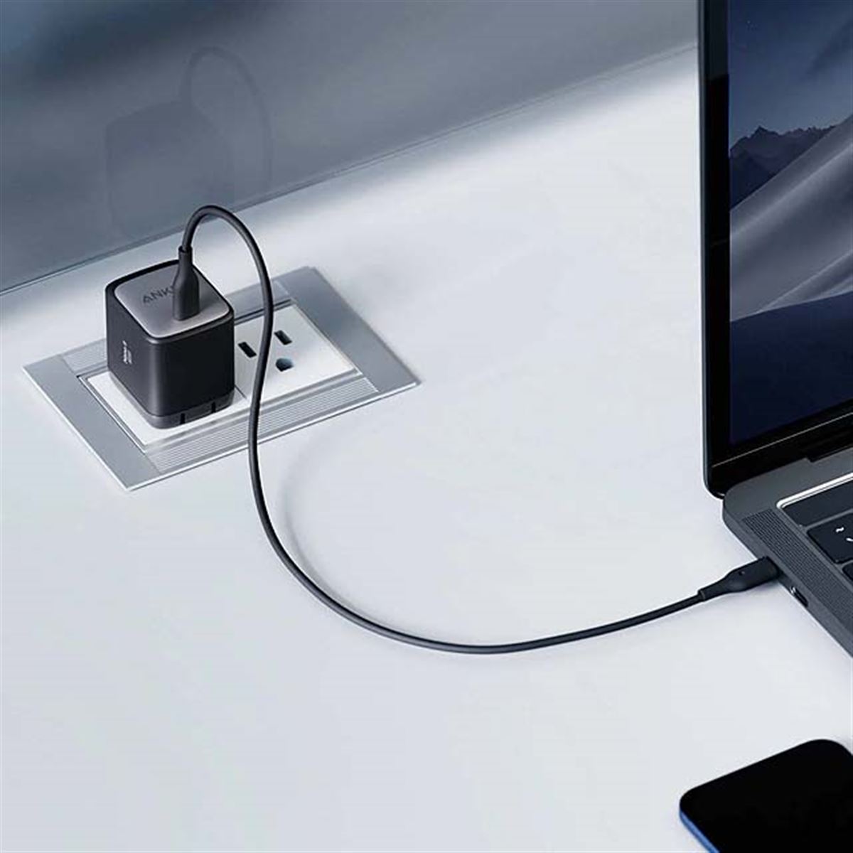Anker、新技術「Anker GaN ll」を採用したUSB急速充電器「Nano ll 45W