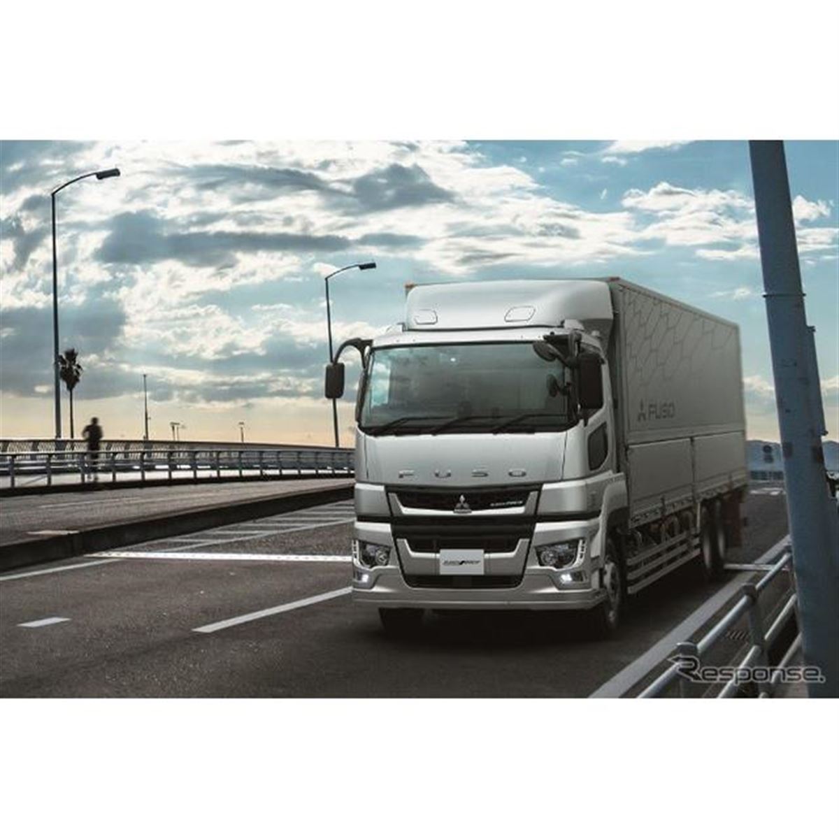 三菱ふそう『スーパーグレート』新型発売、車線内停止の