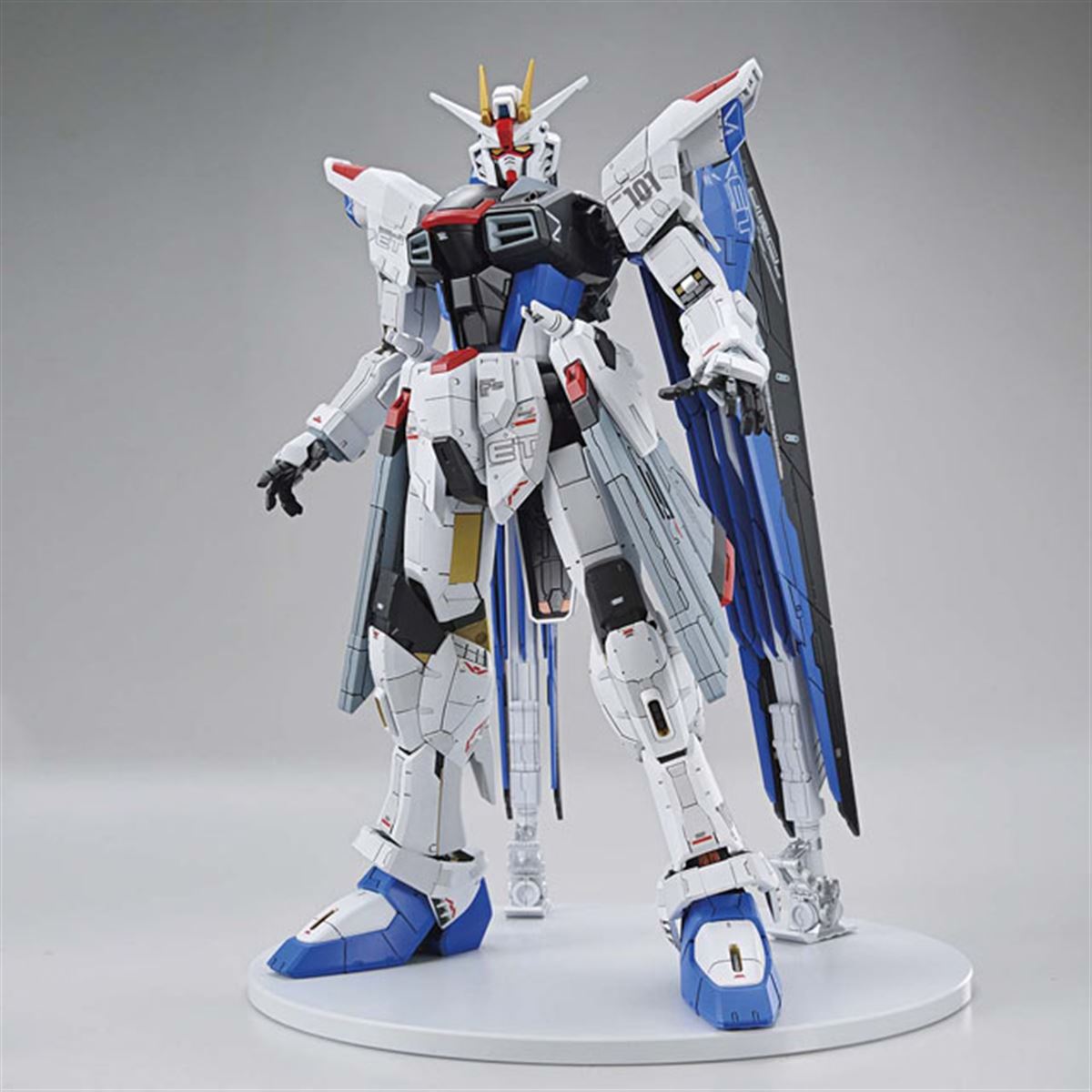ガンプラ　82体 実物大フリーダムガンダム立像を「フルメカニクス1/100」で立体化、9月