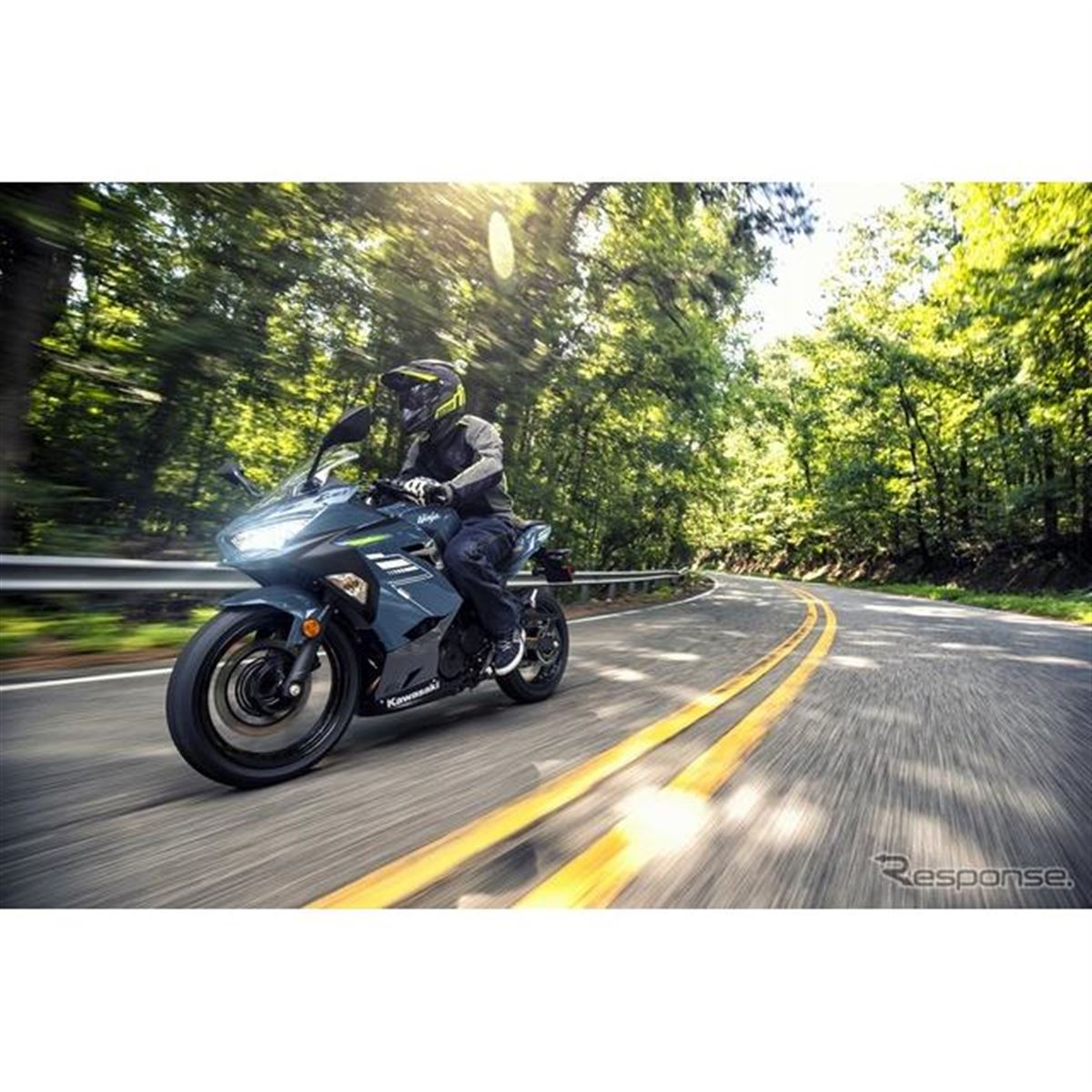 カワサキ Ninja 250/400、2022年モデルを発表…カラー＆グラフィックを