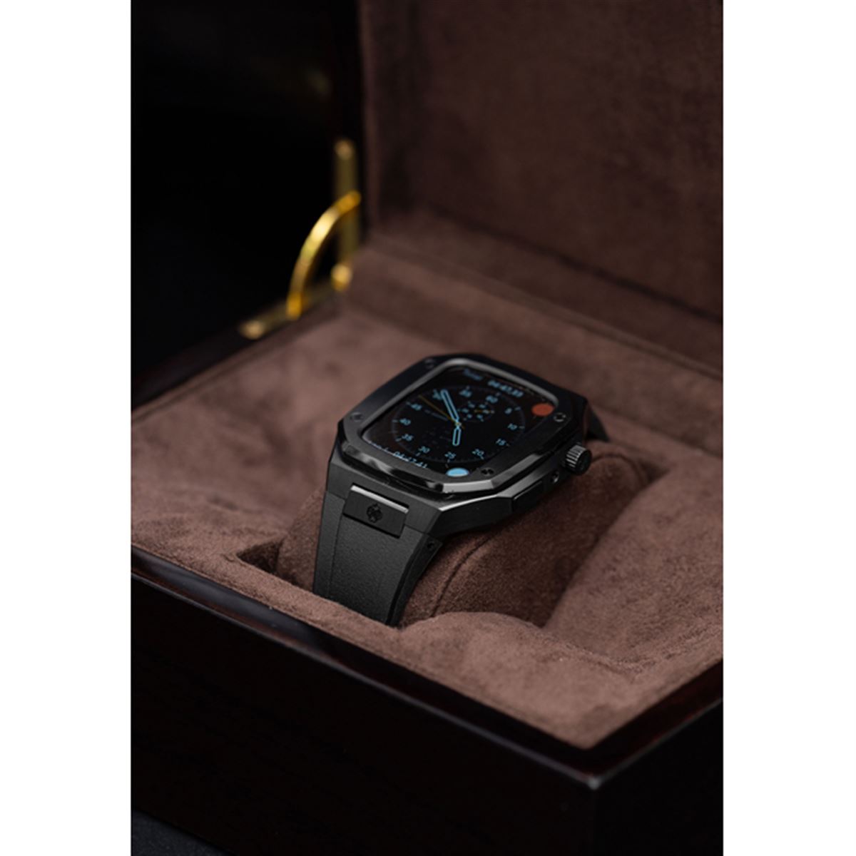 99,000円の高級Apple Watchケース、40mmサイズ対応の「オールブラック