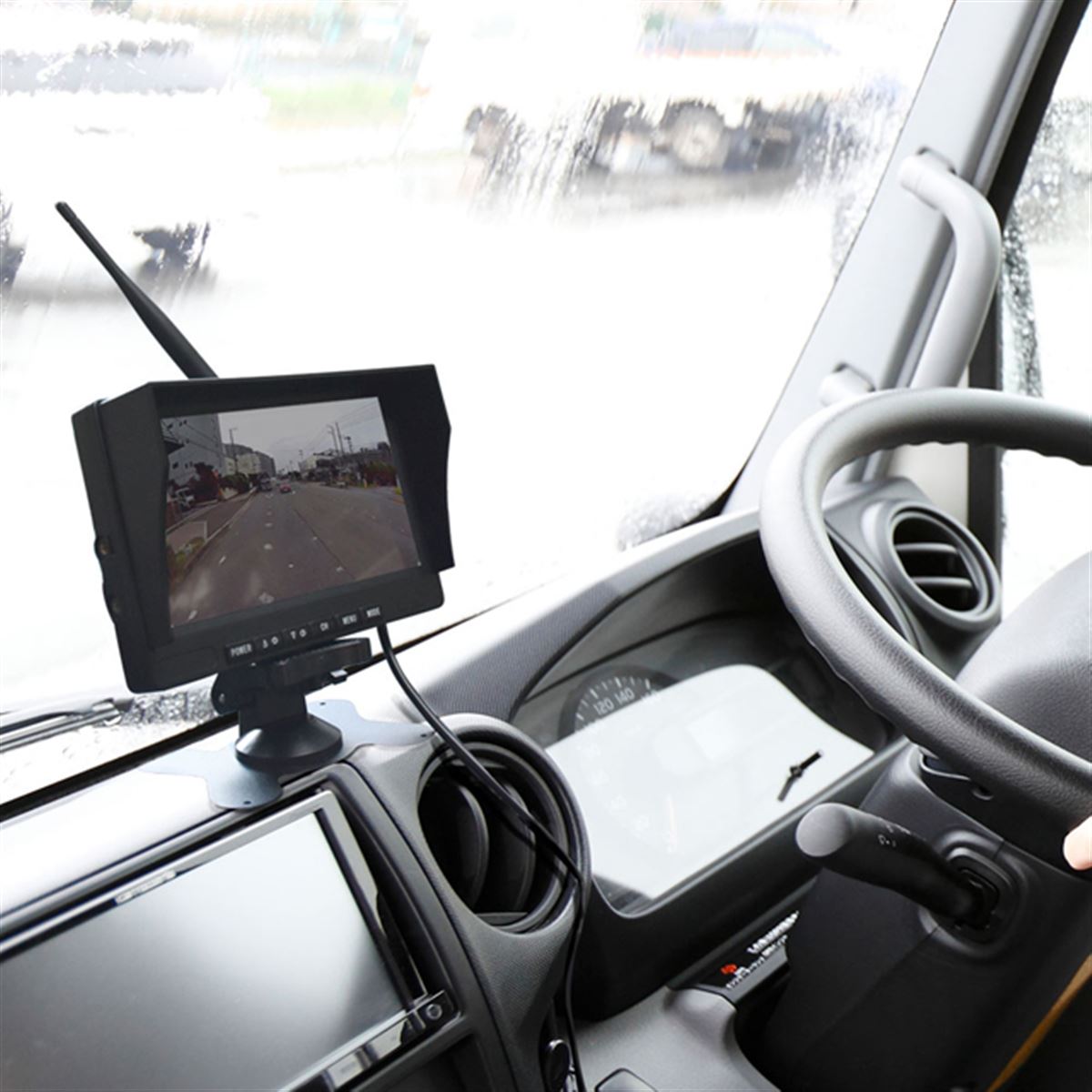 バックモニターがドラレコに、使用距離100mの12/24V対応ワイヤレス車載