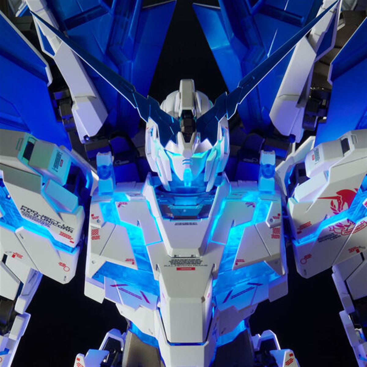 「機動戦士ガンダムUC」ペルフェクティビリティがPGガンプラ化、発光ギミックを搭載 - 価格.com