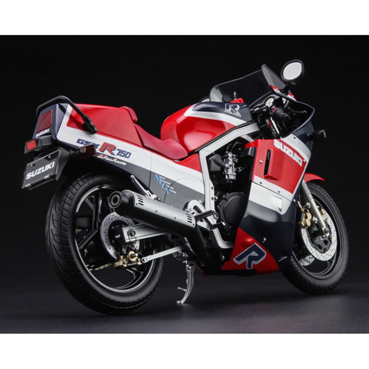 ハセガワ、1986年レッド/ブルーを再現した1/12「スズキ GSX-R750」本日