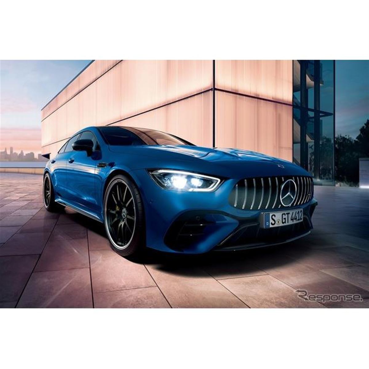 メルセデスAMG GT 4ドアクーペ、2022年モデルの予約受注開始…エアサスペンション改良など - 価格.com