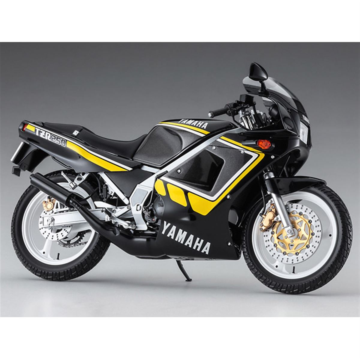 1987年登場「ヤマハ TZR250」限定モデルを再現、ハセガワが本日3/16