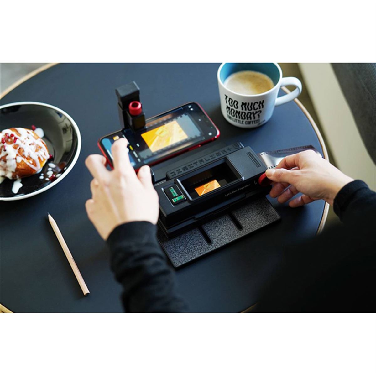 LOMO DIGITALIZA MAX フィルムスキャナー ロモ、スマホやデジカメで高画質スキャンできるフィルム