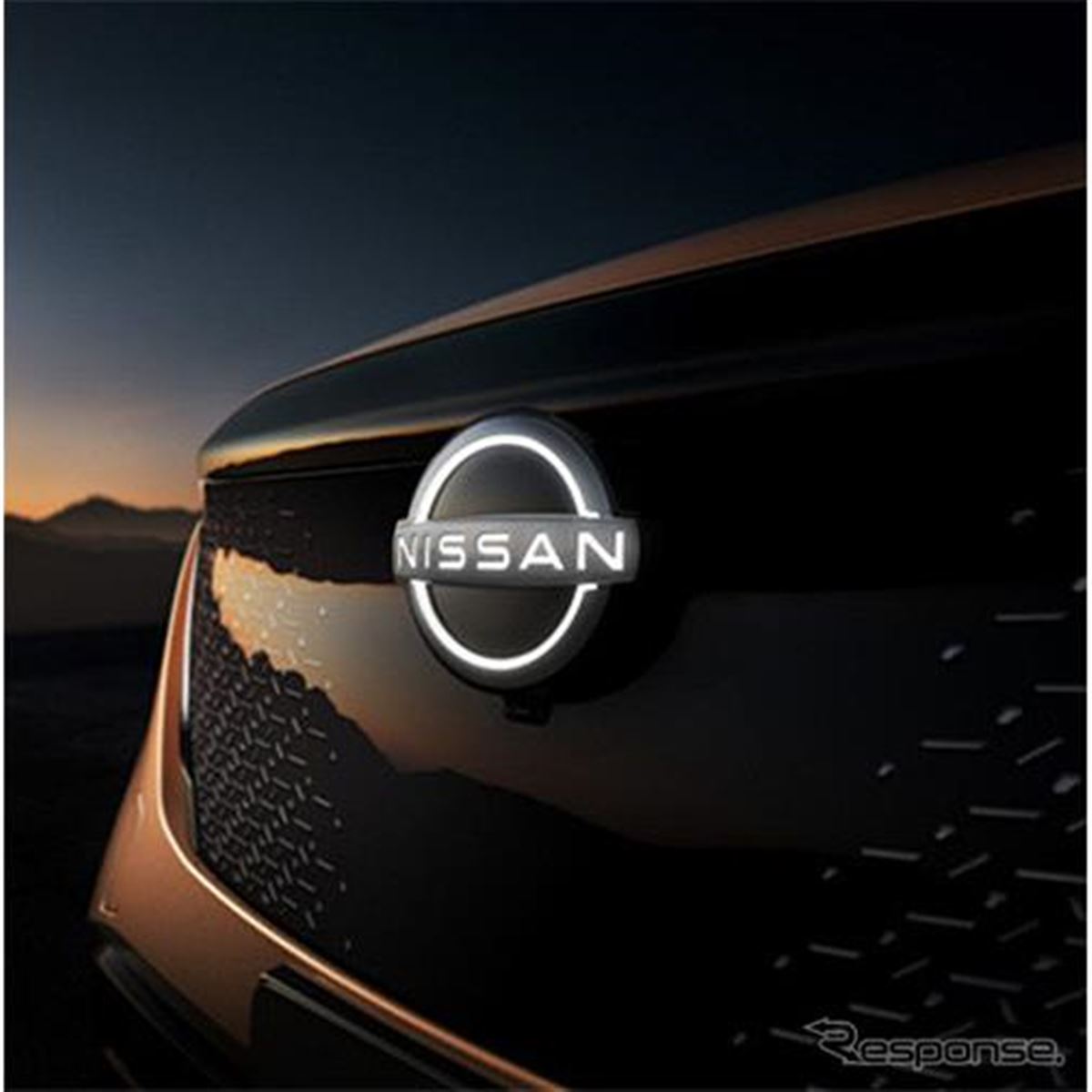 日産 アリア】LED発光エンブレムを国内初採用、豊田合成が開発 - 価格.com