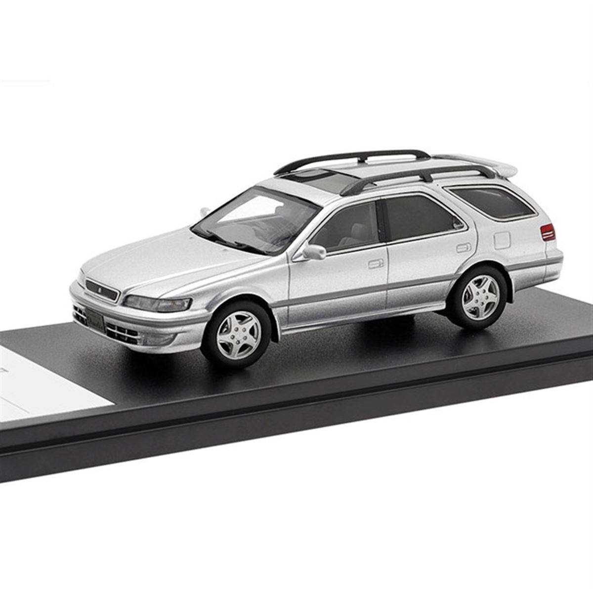 トヨタ「マークIIクオリス前期型」を1/43再現、シルバーメタリックなど