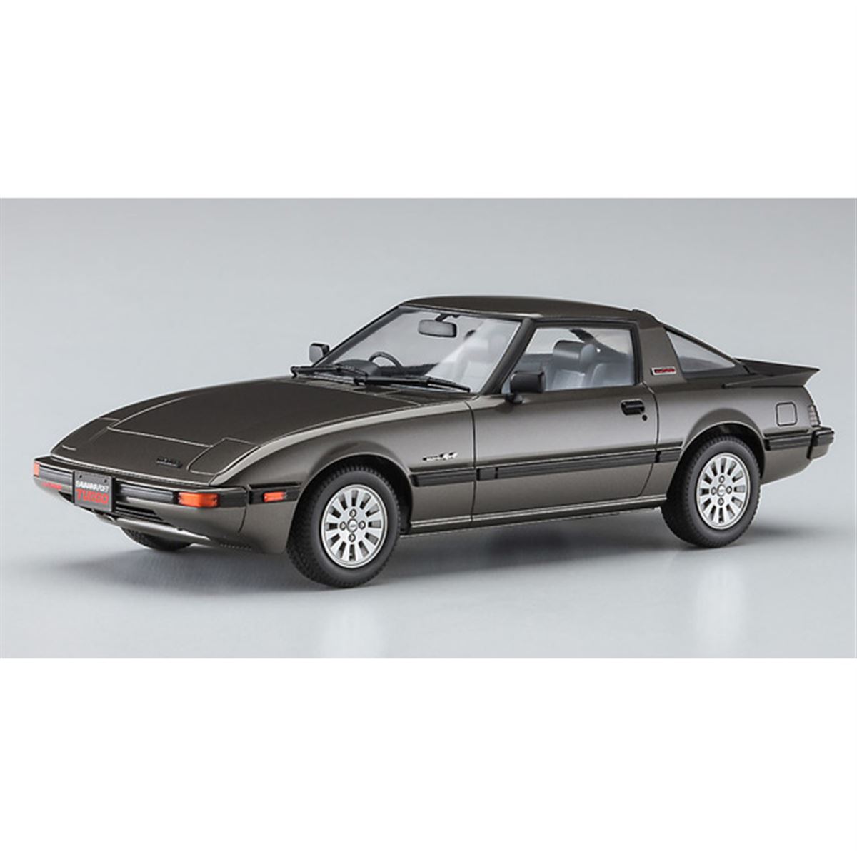 新金型を追加した「マツダ サバンナ RX-7後期型 ターボGT」1/24模型が