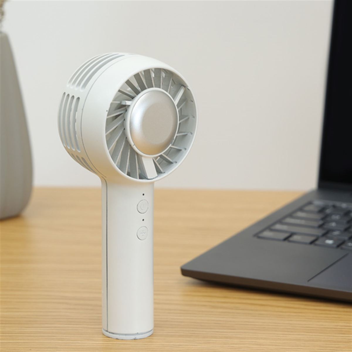 エレスiFan Freeze IF-FZ22充電式冷却プレート付きハンディファン 20220519160716_473_.jpg